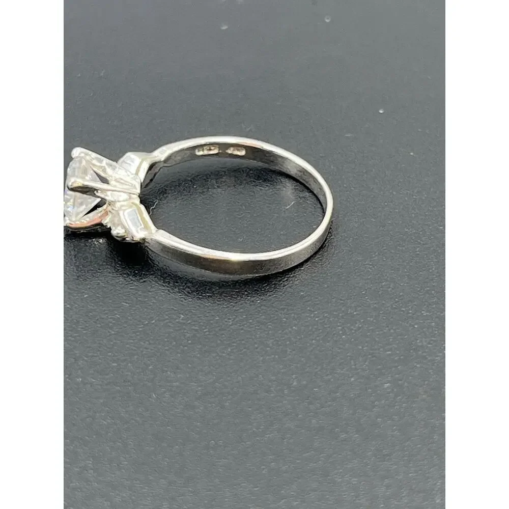 Designer Solitaire CZ Sterling Silver Sz 7 makers mark 2 grams Engagement‎  Ring